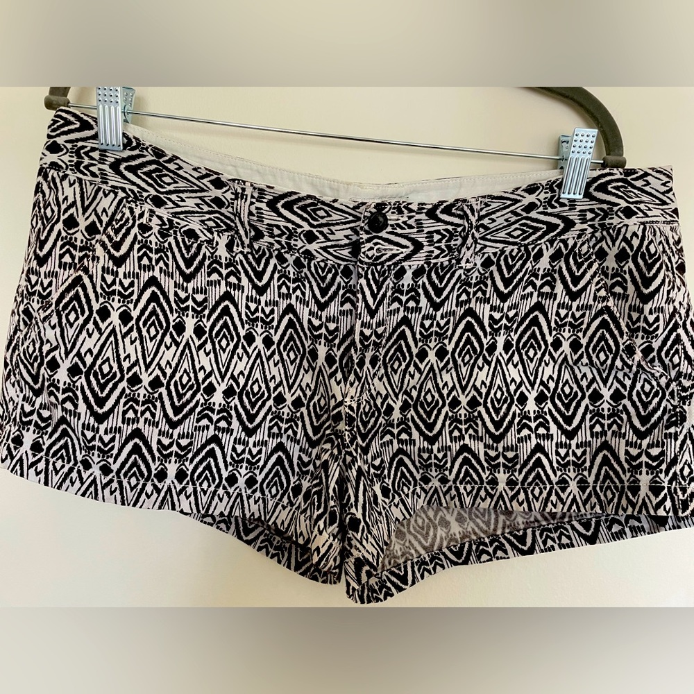 Black and white geometric patterned shorts, AEO size 12